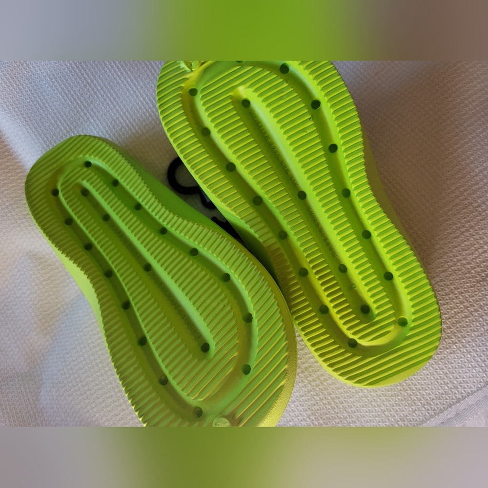 NWT COLORFUL FUN SLIPPERS FLIP FLOP BEACH POOL COSTUME PARTY SANDAL - Picture 3 of 5